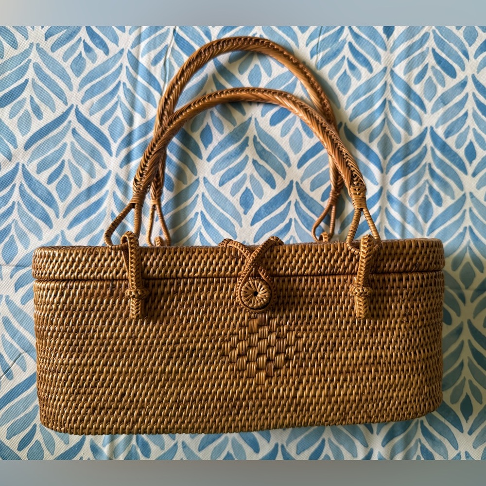 Hand woven straw basket purse